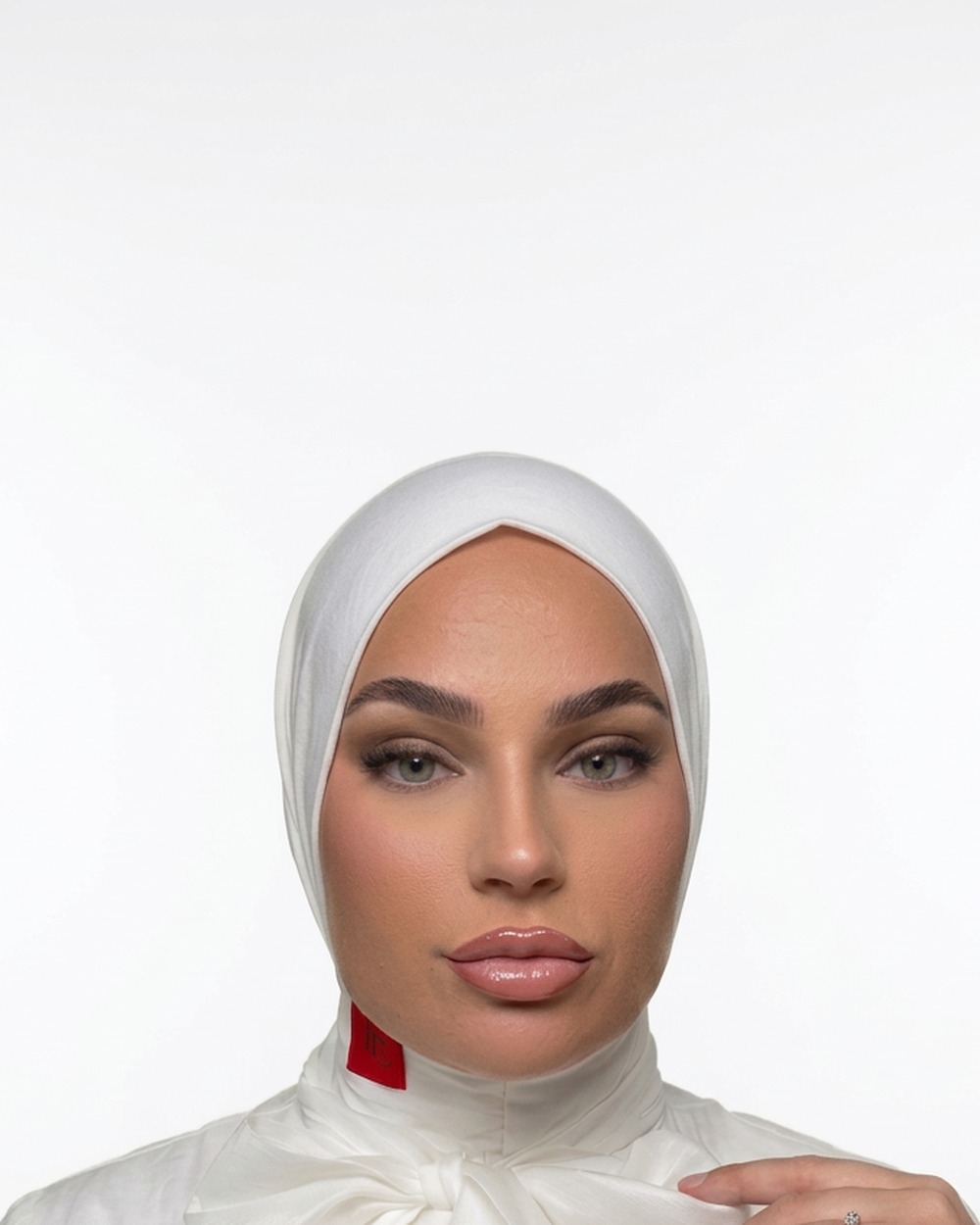 Slip-on hijab White x red
